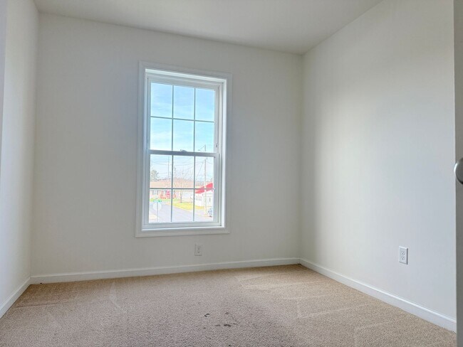 Building Photo - Spacious 3-Bedroom Townhome with Prime Route 13 Access