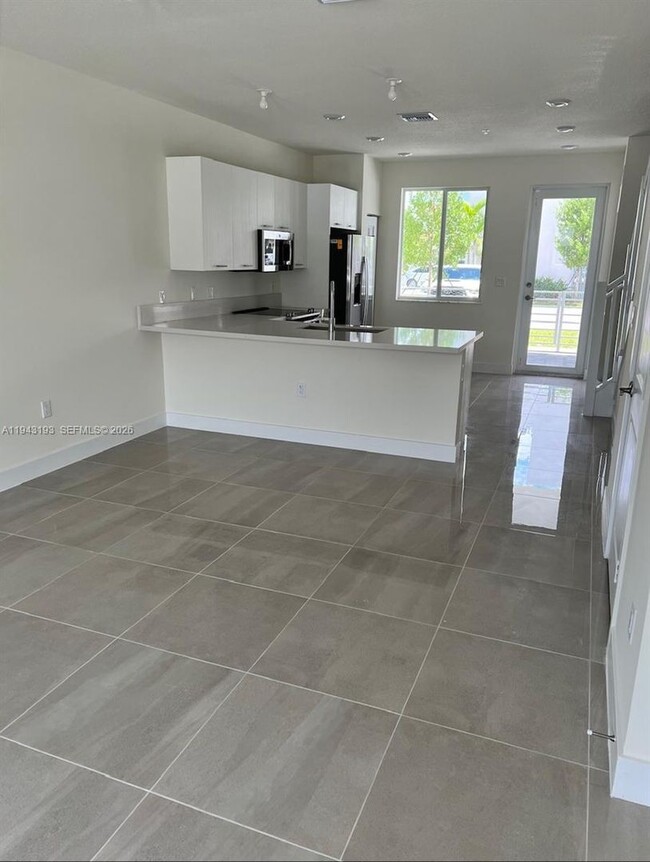 Foto del edificio - 10300-10366 NW 66th St