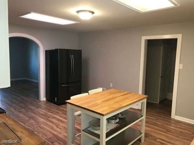 Building Photo - 4 br, 2 bath House - 144 44th St