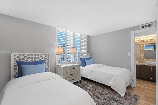 Foto del edificio - 5401 Collins Ave