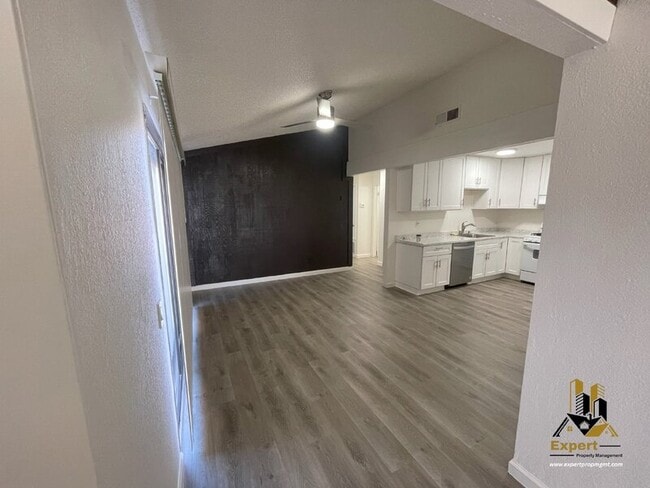 Building Photo - 5402 College Oak Dr