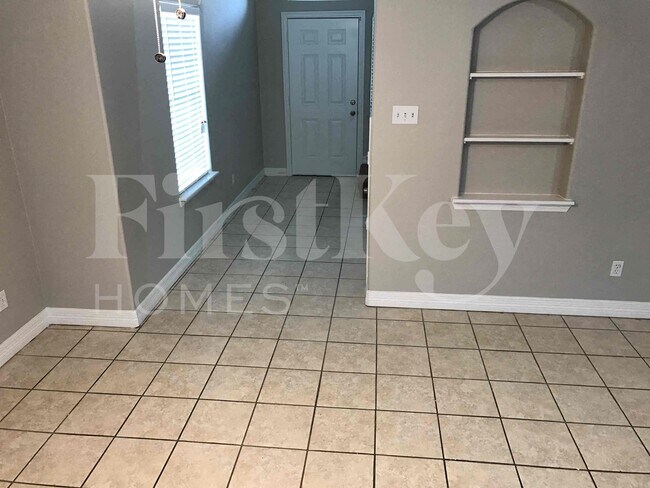 Foto del edificio - 214 N Native Ln