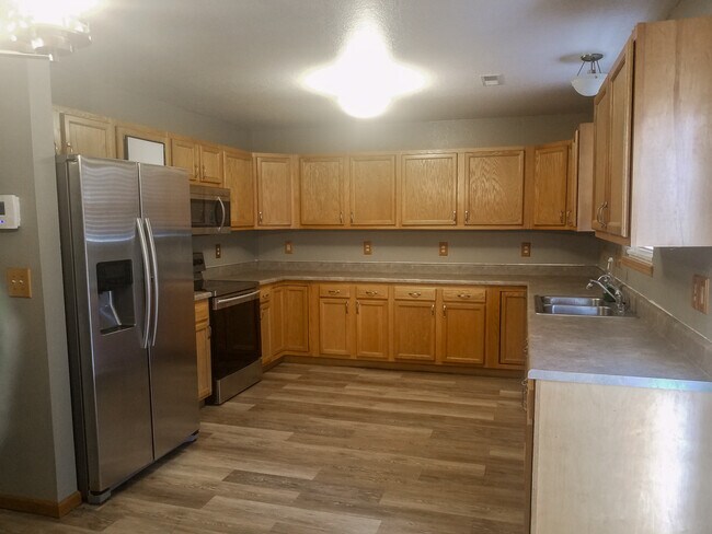 Foto del edificio - 221 Walters Dr