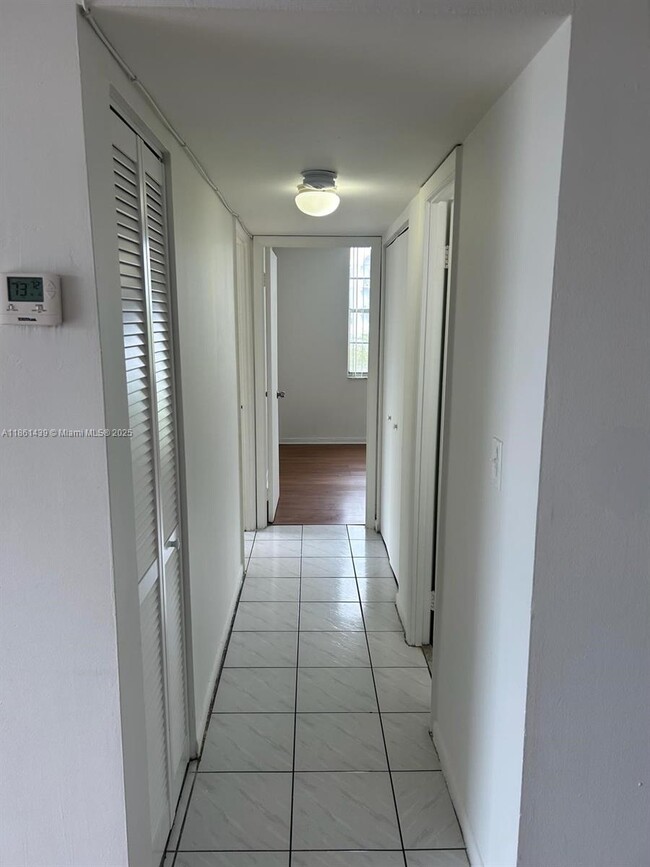 Foto del edificio - 498 NW 165th St