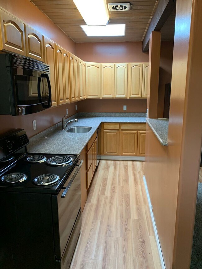 Foto del edificio - $1495 one bedroom one bath Apt. Lake City ...