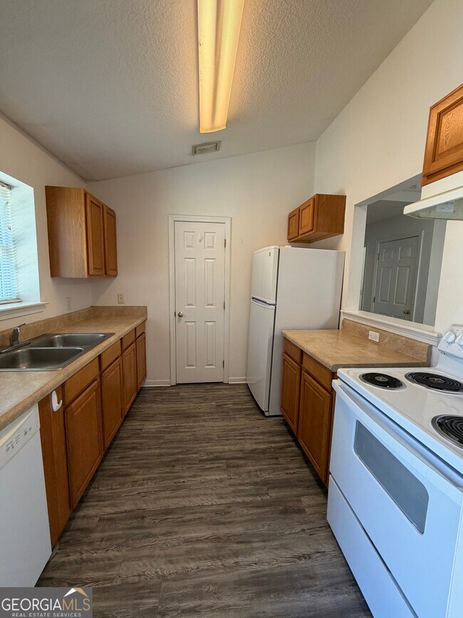 Foto del edificio - 401 Lawnwood Ct