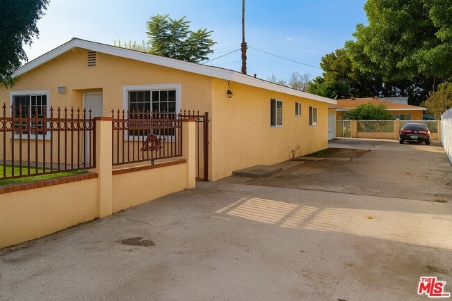 Foto del edificio - 15131 Polk St