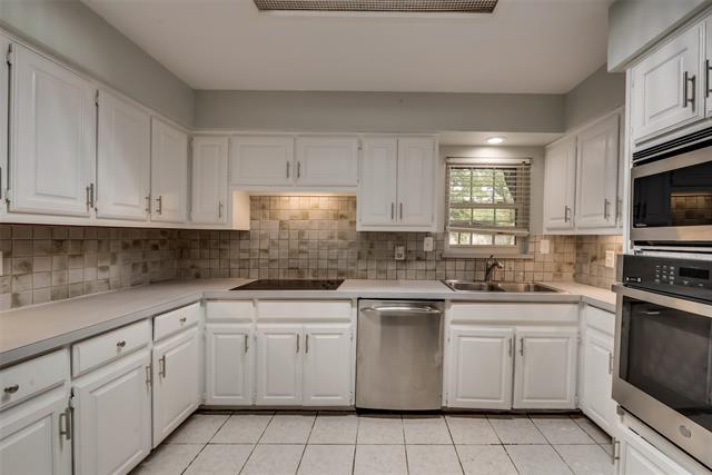 Building Photo - 2143 Royal Oaks Dr