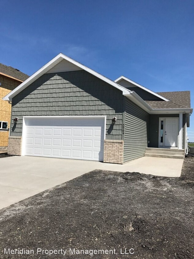 4 br, 3 bath House 5964 58th St S House Rental in Fargo, ND
