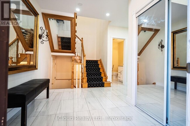 Building Photo - 80 Venice Crescent