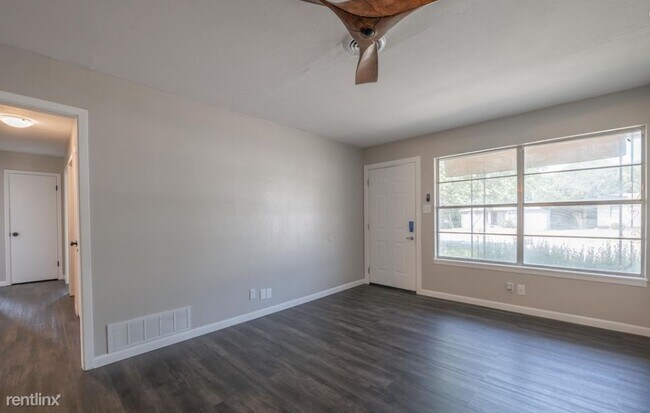 Foto del edificio - 3 br, 1 bath House - 1302 N W S Young Dr