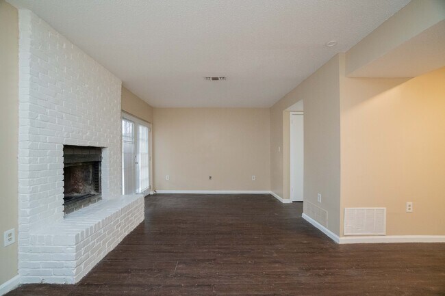 Building Photo - 4814 Regal Dr