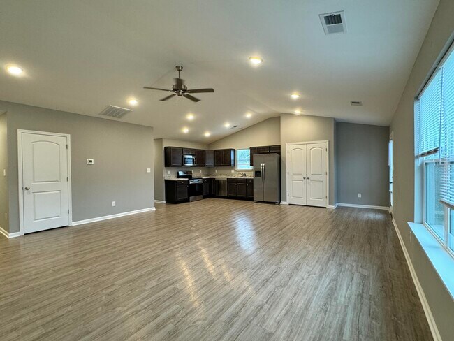 Foto del edificio - 145 Candy Apple Ln