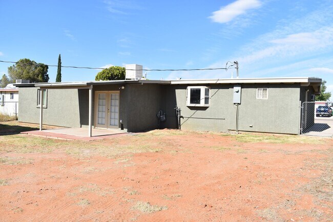 Building Photo - 307 Dragoon St