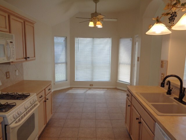 Building Photo - 32510 Decker Oaks Dr