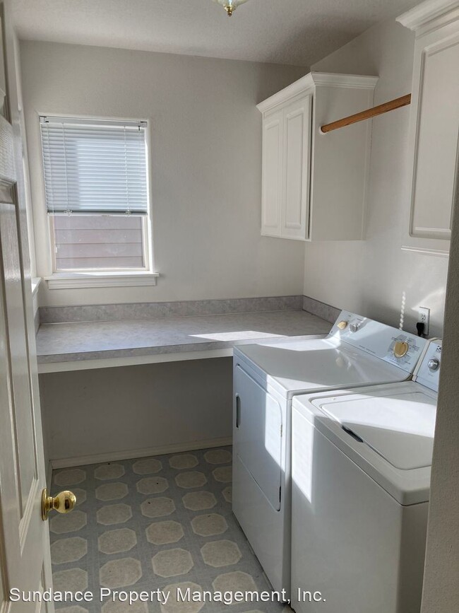 Building Photo - 3 br, 2.5 bath House - 12459 SW Creekshire...