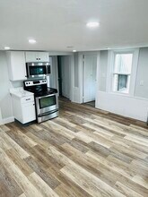 Building Photo - 13 Crapo St