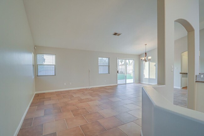 Foto del edificio - Home in NW Bakersfield!