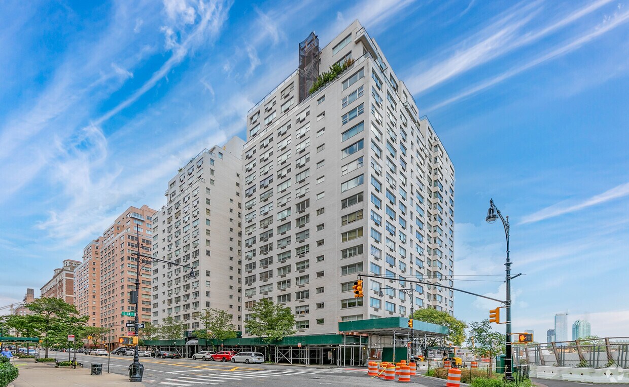 Primary Photo - Cannon Point South Apartments