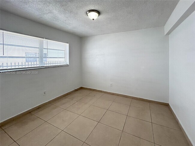 Foto del edificio - 8287 NE Miami Ct