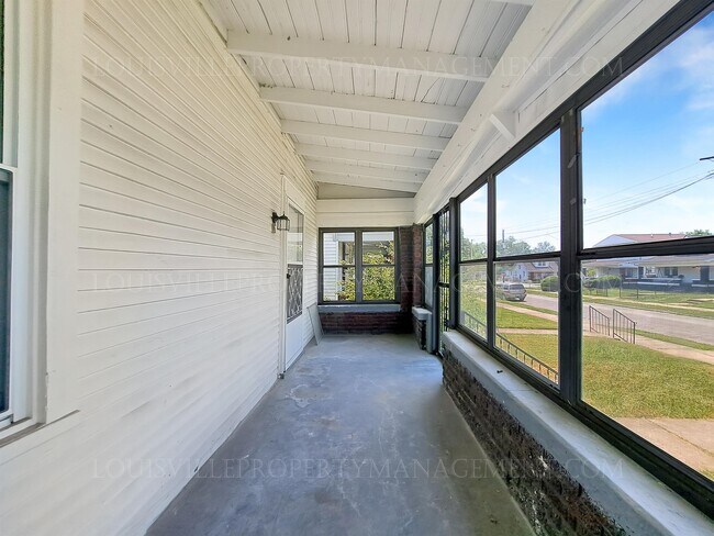 Building Photo - 827 S 38th St
