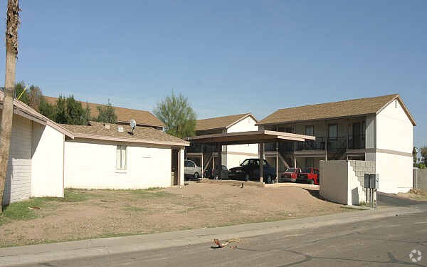Primary Photo - 1032 E Trails End Pl