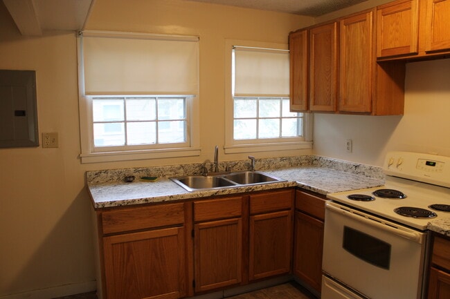 Building Photo - 3861 E Roseberry St