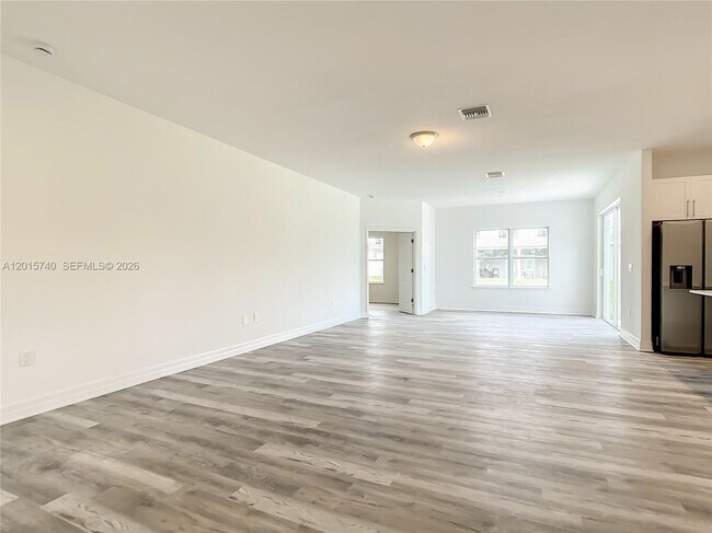 Foto del edificio - 14210 Luxo Ave