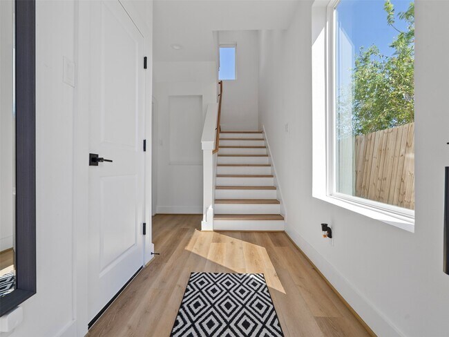 Building Photo - 1807 Lee St