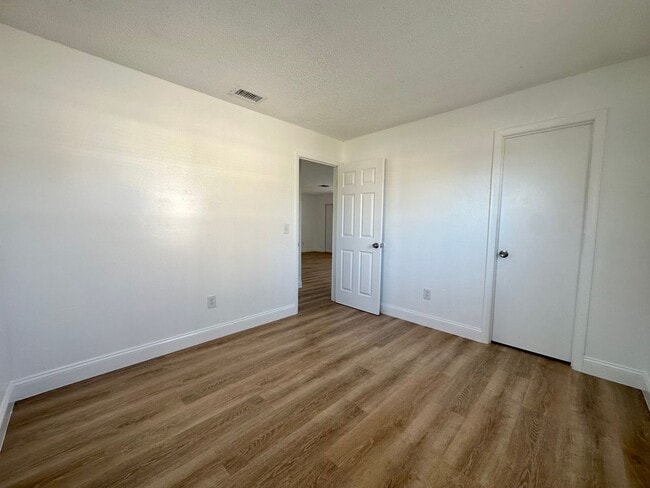 Foto del edificio - 3 Bedroom Duplex