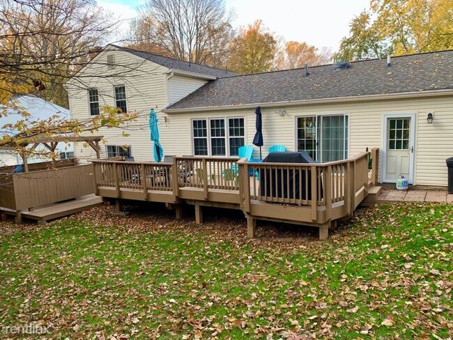 Building Photo - 4 br, 3 bath House - 6017 Lincolnwood Ct
