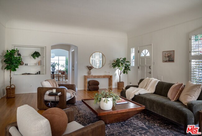 Foto del edificio - 4133 Holly Knoll Dr
