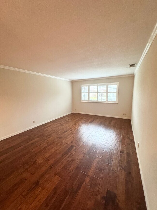 Foto del edificio - THREE BEDROOM TWO BATH HOME NEAR MANLOVE PARK SEE VIDEO