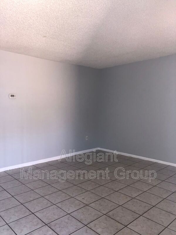 Building Photo - 705 Michigan Ct