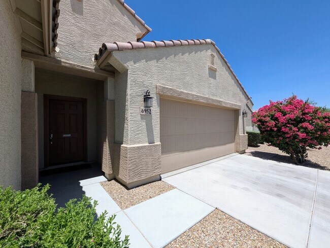 Foto del edificio - 6952 W Golden Ln