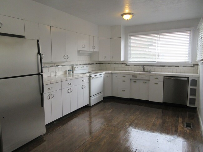 Foto del edificio - Move-in Bonus!!! Charming 4 bedroom, 2 bath single family home
