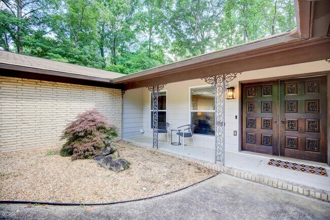 Foto del edificio - 213 Oakmount Dr