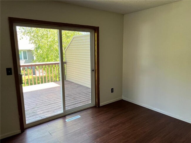 Building Photo - 1219 Pecks Woods Dr
