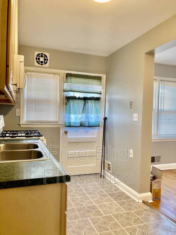 Foto del edificio - 2224 Redthorn Rd