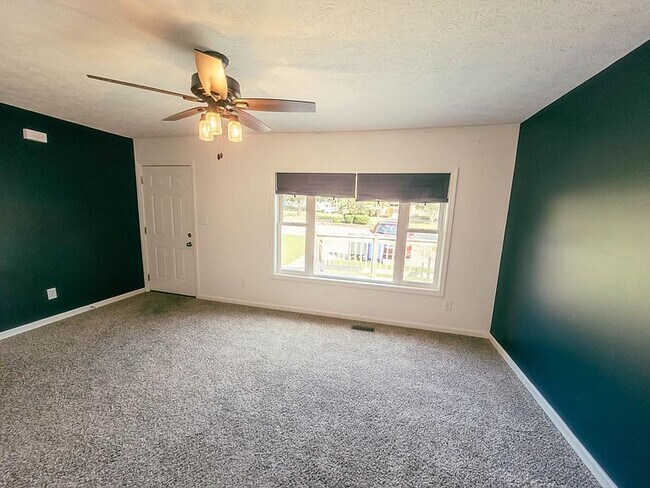 Building Photo - 200 Rowland Cir