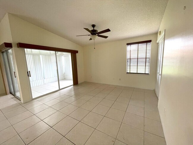 Foto del edificio - 718 Pine Island Dr