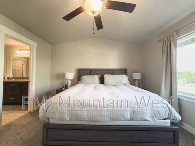 Building Photo - 12702 Stone Heights Dr