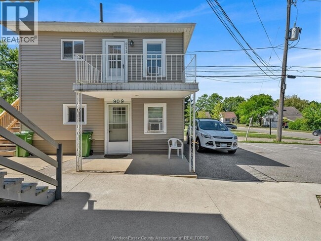 Building Photo - 911 Ellrose Ave