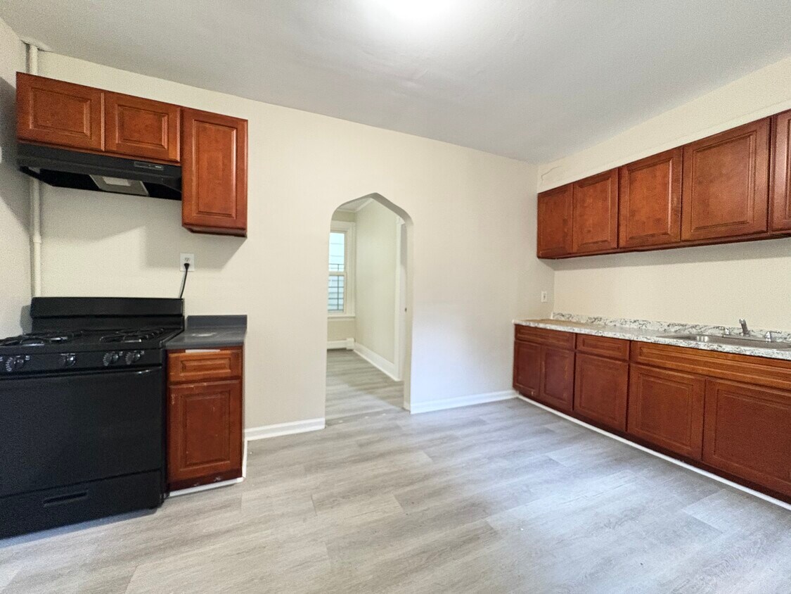 194 S 12th St 1 - 192 S 12th St