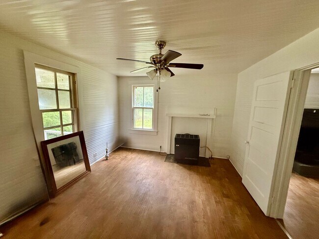 Foto del edificio - Three bedroom, 1 bath house in Western Ala...