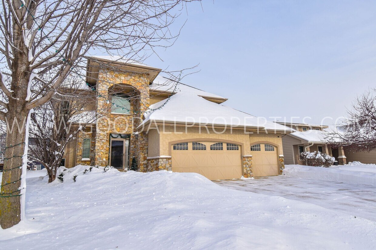 7127 Reed Lane, West Des Moines, IA 50266 House Rental in West Des