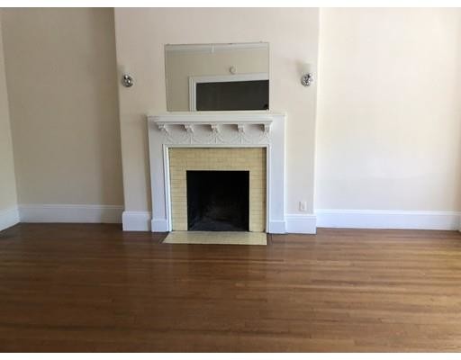 Building Photo - 1572 Beacon St