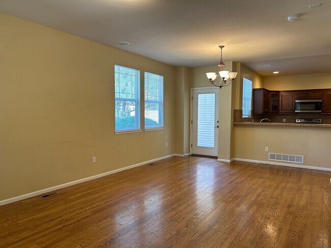 Building Photo - Stylish & Functional - 2 Bed 2.5 Bath Available Early June