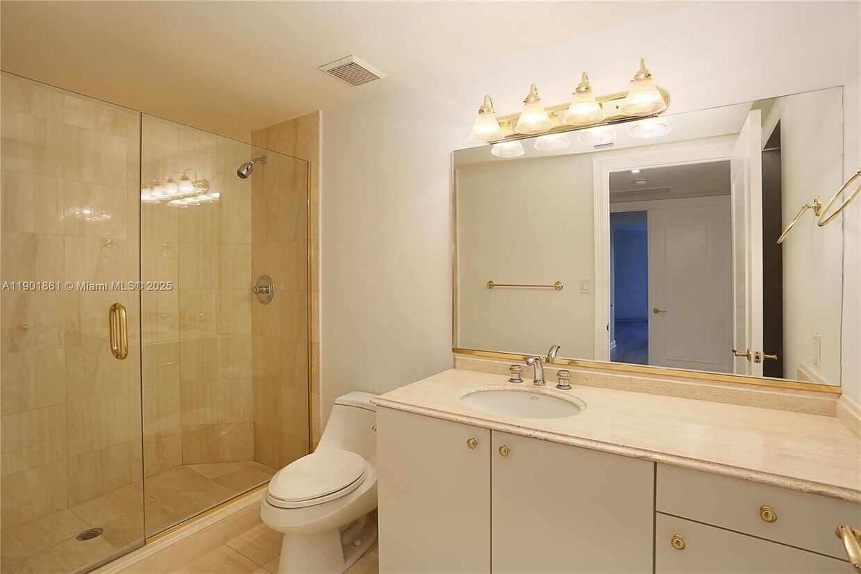 Foto del edificio - 445 Grand Bay Dr