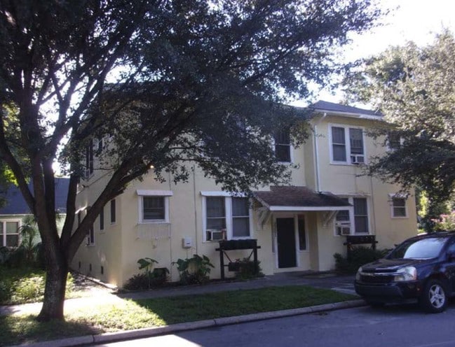 Exterior - 2301 N Jefferson St Apartments